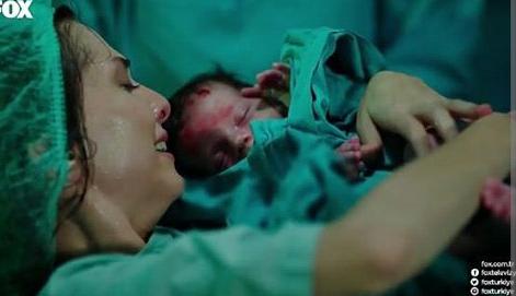 Baharatahans's tweet photo. Bebeğim.. 👶😍💞 #OHayatBenim #EzgiAsaroglu #OHayatbenim #BaharAtahan #Baharates #bebek https://t.co/Re4jNQYTGM