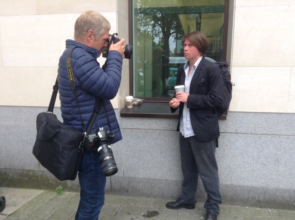 #FreeLauri: @LauriLoveX has just arrived and is chatting to a gentleman from the Finnish media. https://t.co/pvnfSjFBZt