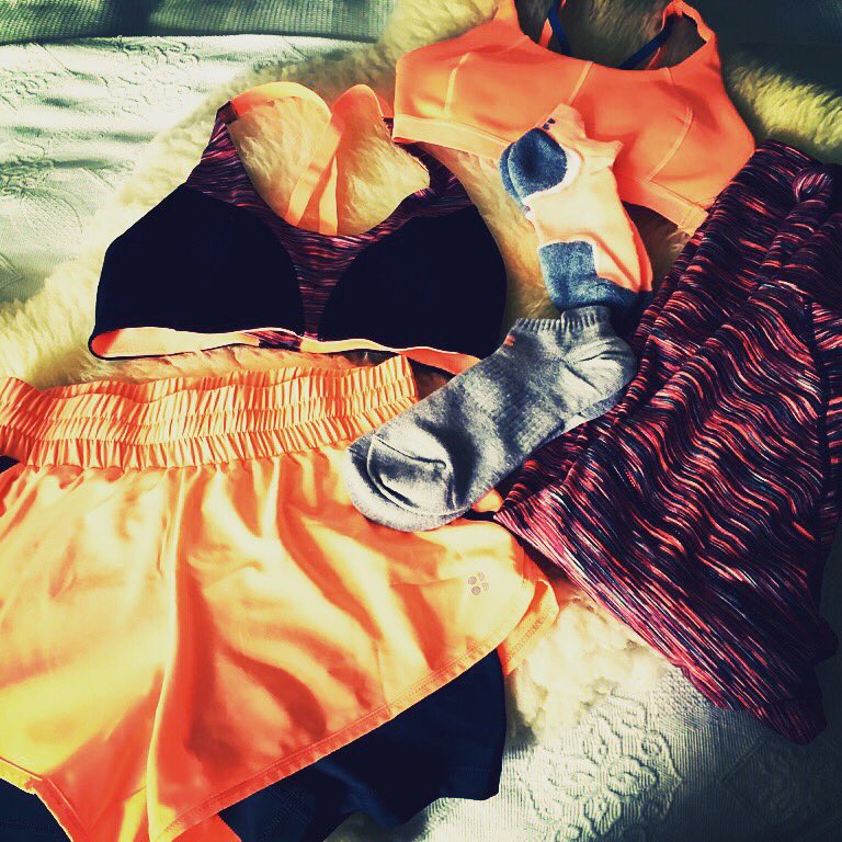 HanCharlG's tweet photo. @sweatybetty your sale was just too good #paydaytreat #marathonoutfit #trainingprocrastination #iceland2016 https://t.co/ylcBVja6Kj
