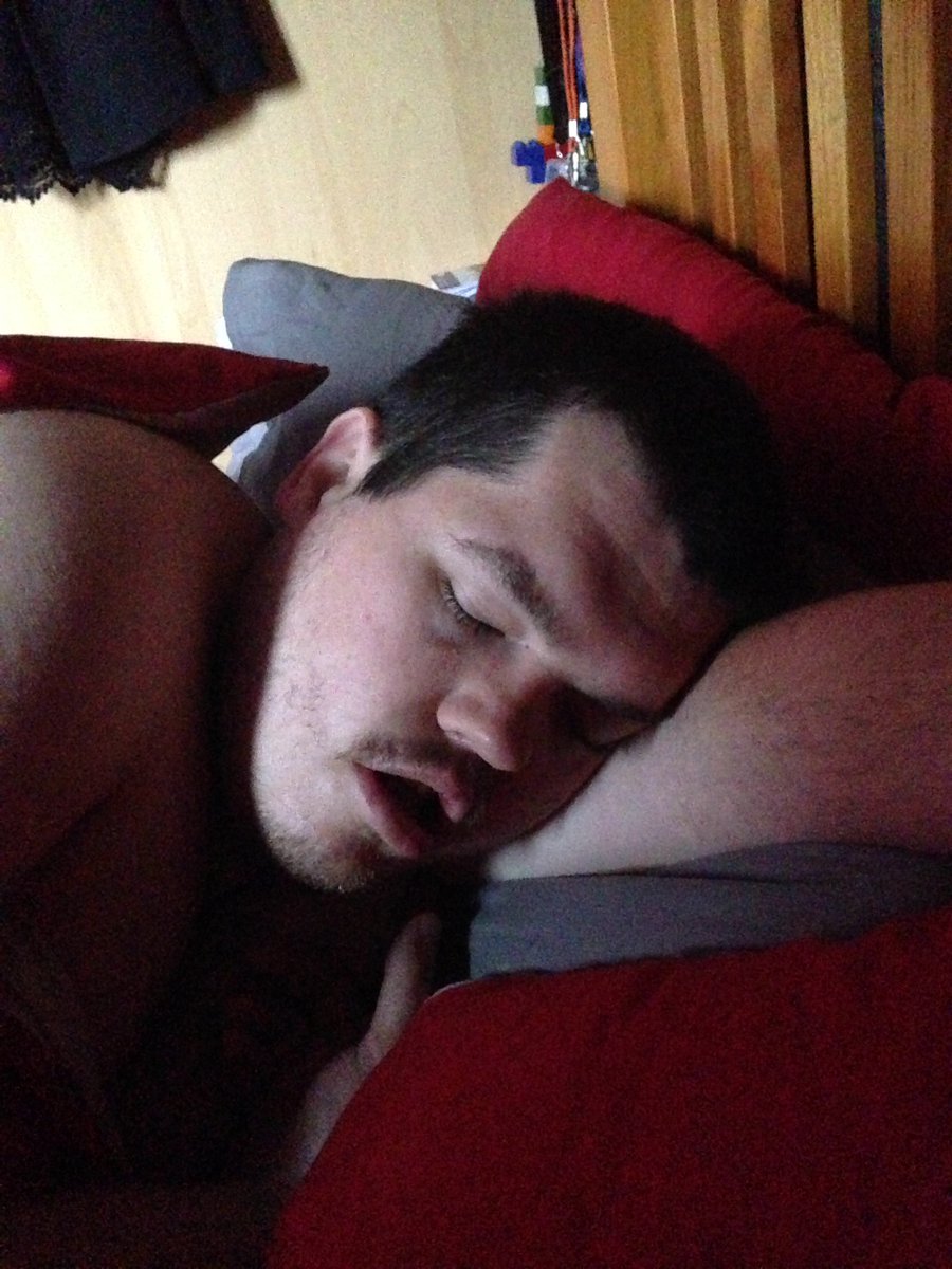 Cathm0408's tweet photo. @StaceyAdamiec no it isn't lol #sleepy #hesgoingtokillmeforthis #notin4oclockclub https://t.co/w9hel52tWp
