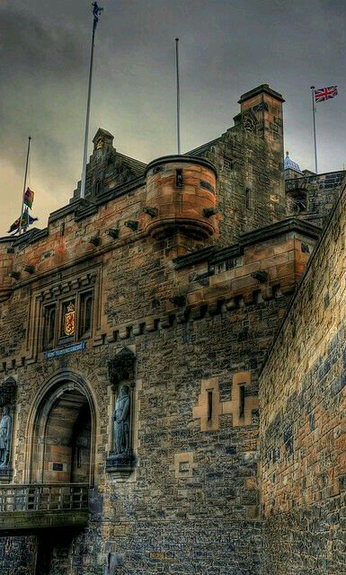 silvestrepiopio's tweet photo. #Edinburgh Castle https://t.co/o4gALZI304