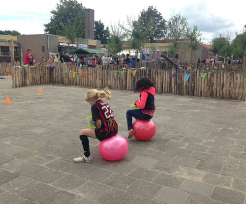 Vandaag feest: opening #GezondSchoolplein. Gefeliciteerd <a href="/pcbdebranding/">PCBdeBranding</a> ! <a href="/GezondeSchoolNL/">Gezondeschool.nl</a>