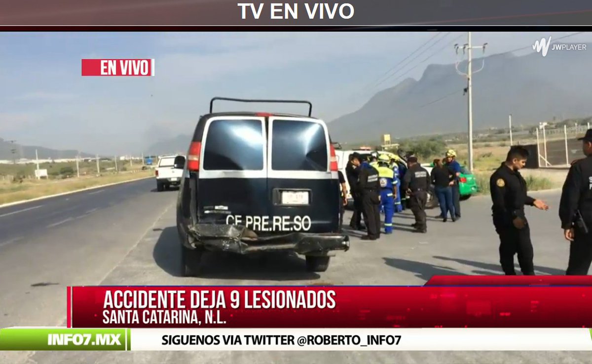 info7mty's tweet photo. #AccidentesViales Choque por alcance de unidad Fuerza Civil deja 9 lesionados en Carretera Monterrey-Saltillo https://t.co/cbC0vLEF05
