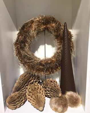 GlobalVisualGrp's tweet photo. Paper and fur holiday elements #holiday https://t.co/7P0bwc3xwi