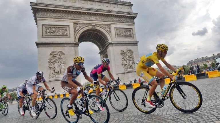 ExpressVPN_FR's tweet photo. Le #TourDeFrance2016 commence samedi! Suivez la course, où que vous soyez dans le monde #VPN https://t.co/pzjWHU7oAj https://t.co/rTMagis7mA