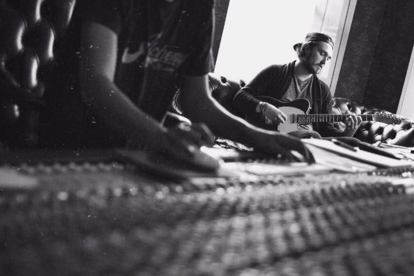 Spending some time with <a href="/MalloryKnoxband/">Mallory Knox</a> in the studio over the next few days ⚡️