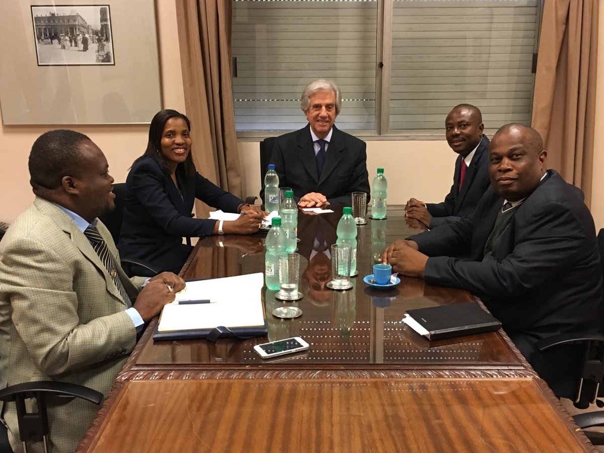 PPDHAITI's tweet photo. Maten an Prezidan peyi irigwe a te resevwa Moïse Jean-Charles ak delegasyon an nan rezidans prive li. https://t.co/ODWRHrzpEr