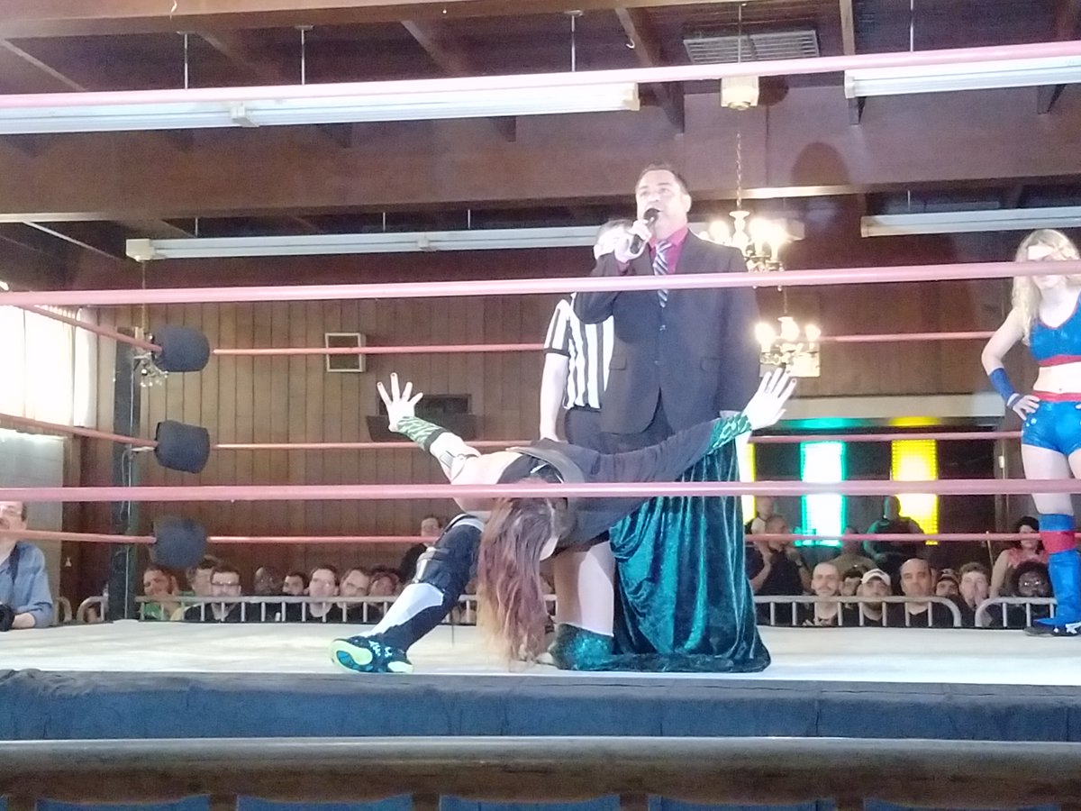 JIrwinNXTFan's tweet photo. #Shimmer84 @SeriouslyEagles bathed in the light of flash photography https://t.co/hDt74Bz8zi