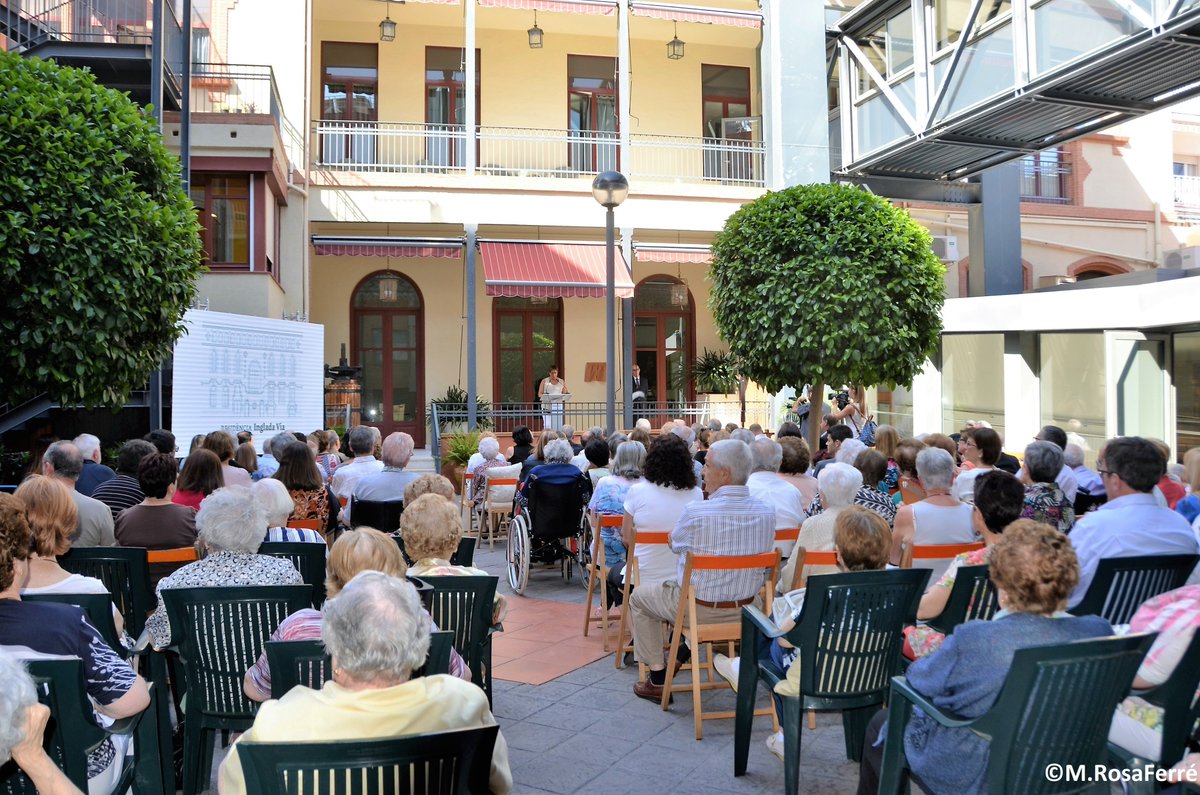 Aquí la nostra Directora, la Sra. <a href="/MPadulles/">Marga</a> obrint l'acte central del Centenari de la Residència Inglada Via