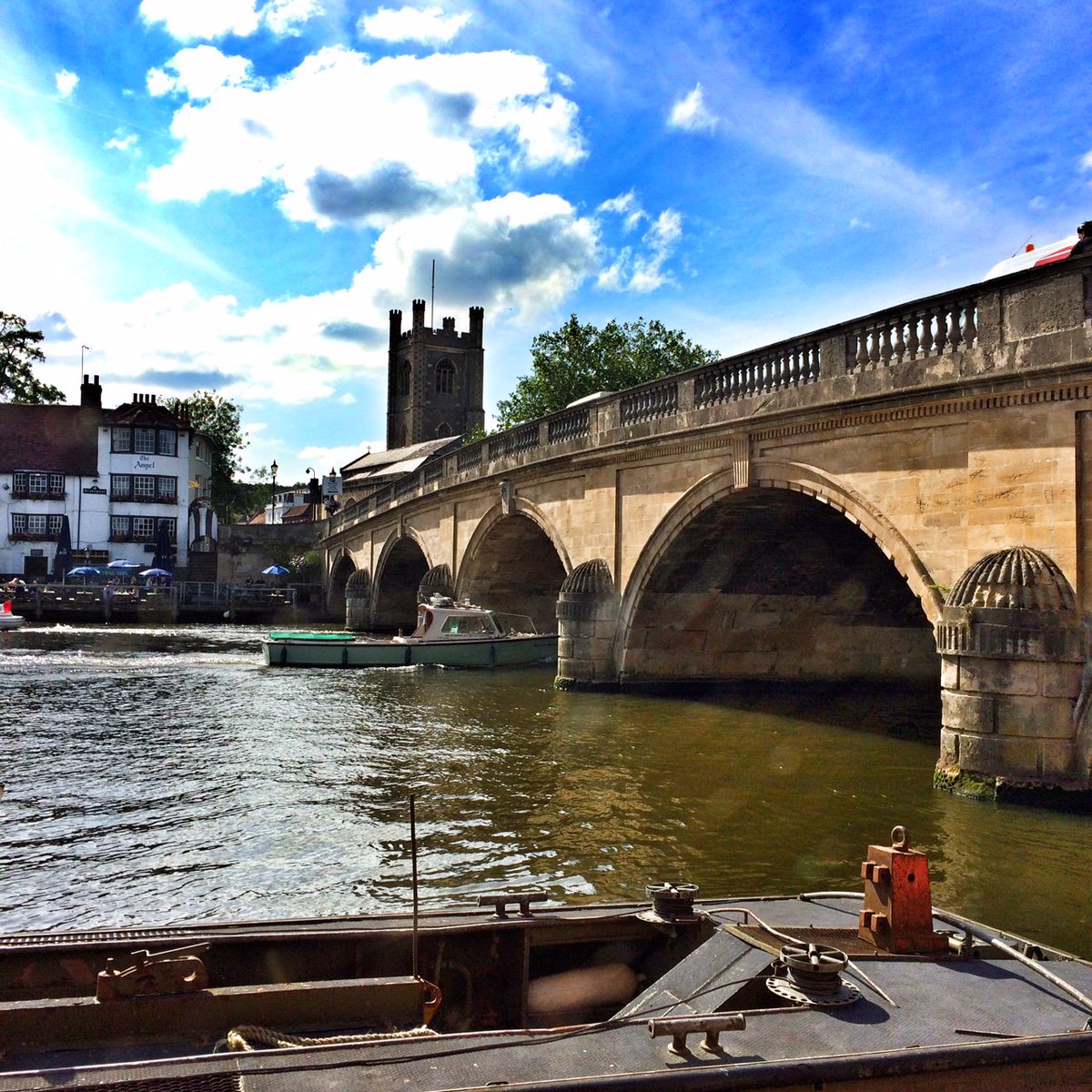 Timeline_TV's tweet photo. .@HenleyRegatta is live now on @YouTube &amp; on @btsport at 1pm @sunsetandvine @moov_tv https://t.co/5bU7MeOwoe #HRR16 https://t.co/V3EF7lC5u3