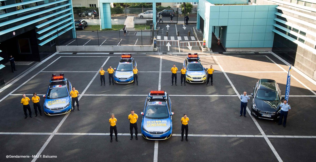 Gendarmerie's tweet photo. #TDF2016 L'équipe des gendarmes de la caravane est prête à partir pour le #MontSaintMichel ! @LeTour https://t.co/gvrlfuNJ02