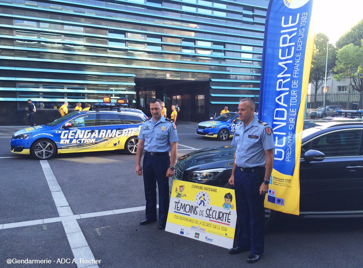 Gendarmerie's tweet photo. #TDF2016 L'opération "Témoins de sécurité" renouvelée pr que les spectateurs soient acteurs de leur propre #Sécurité https://t.co/hQsr8WtCxA
