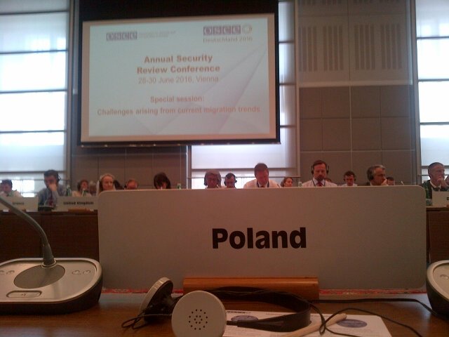 jwawrzyniuk's tweet photo. Following special session on migration challenges at OSCE Annual Security Review Conference #ASRC2016 https://t.co/nActFjofkM