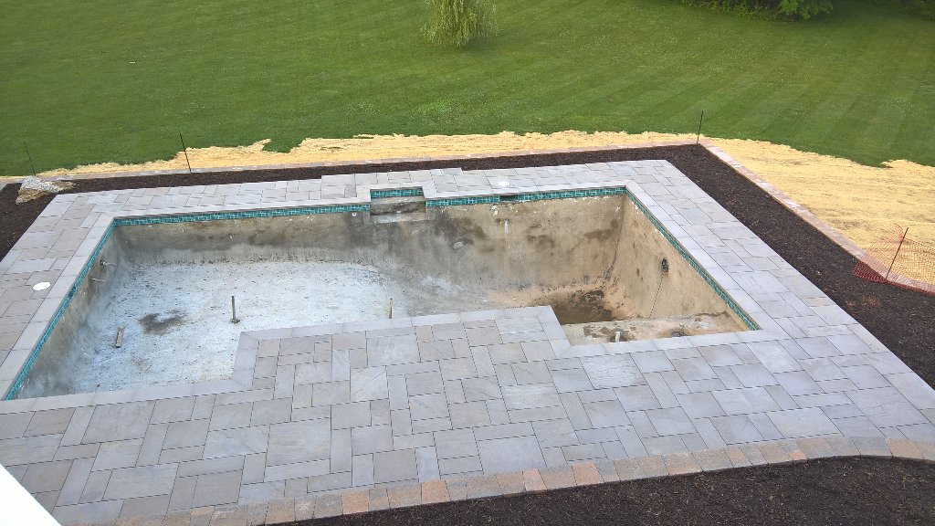 DanielColeman's tweet photo. Day 82, this is how we start the day. Fence, Plaster & Water are on the schedule #pool2016 https://t.co/trLTXtrLIC