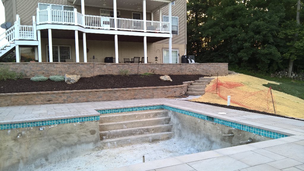 DanielColeman's tweet photo. Day 82, this is how we start the day. Fence, Plaster & Water are on the schedule #pool2016 https://t.co/trLTXtrLIC