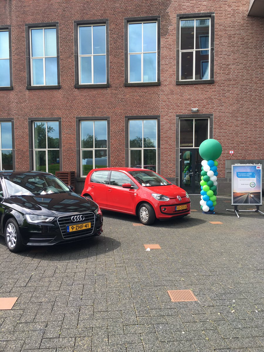 OGOCNG's tweet photo. De auto's staan al klaar! Vandaag de lancering van #OGOCNG rijden op #groengas #CNG https://t.co/mLNqktgQxR