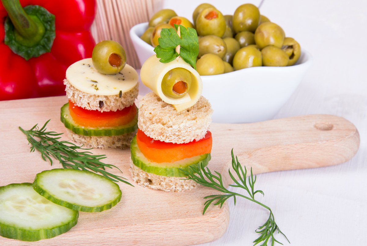 El_Aceituning's tweet photo. Si te gusta sorprender, atento a esta sencilla tapa: pan bimbo, aceitunas, queso, pimiento y pepino #FelizMiércoles https://t.co/AveonqxZIg