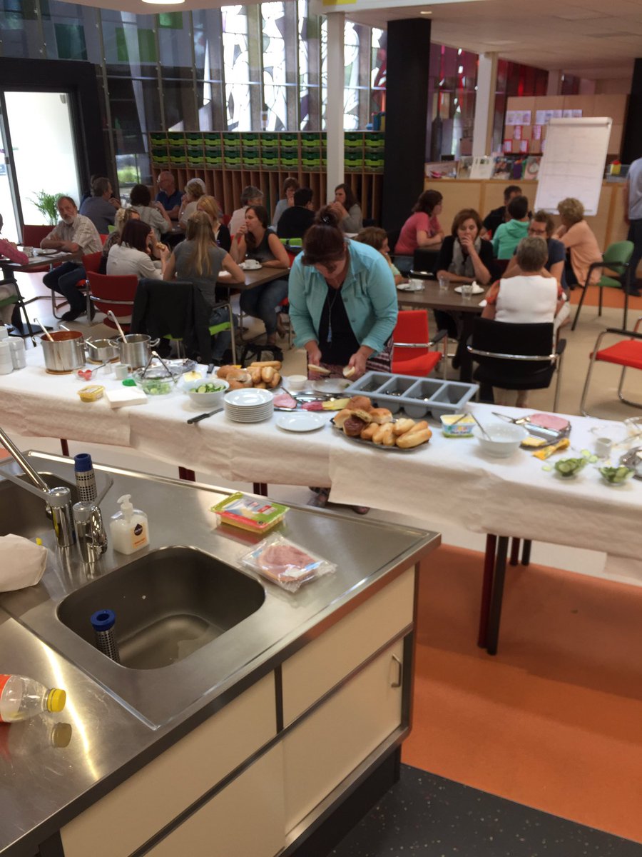 detwisternu's tweet photo. Studiedag op de Twister. Lekker lunchen en dan weer fris verder. https://t.co/HcmXhBAHxU