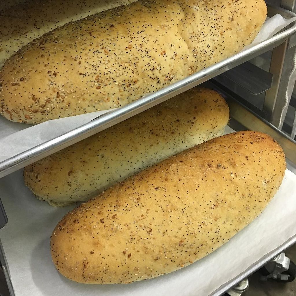 bartonsbakeshop's tweet image. Try our new savory EVERYTHING Bread! #bartonsbakeshop #bread #everythingbread #freshbakedbread #loaves #baking #pop…