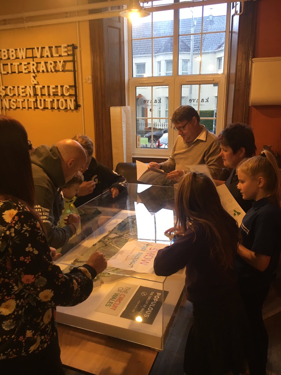 paul_kop1's tweet photo. Public showing interest towards the @CircuitOfWales project/model that is currently located at @ebbwvaleEVI #YesCofW https://t.co/aHFWkqcF8U