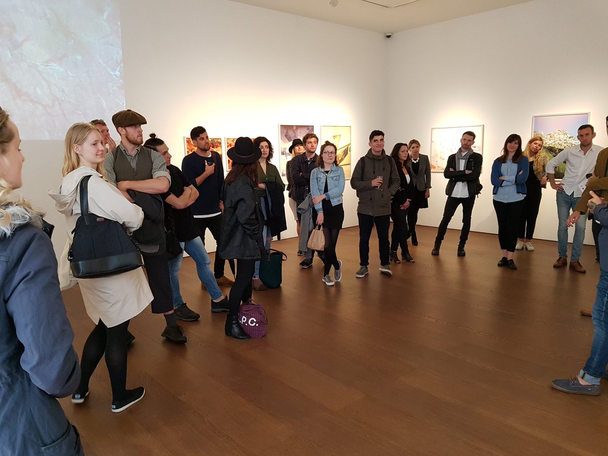 Matthew_Flowers's tweet photo. Excellent talk between #SebaKurtis & @simoncroberts at today's #ArtistoftheDay @FlowersGallery Cork St https://t.co/toop6wCLyW