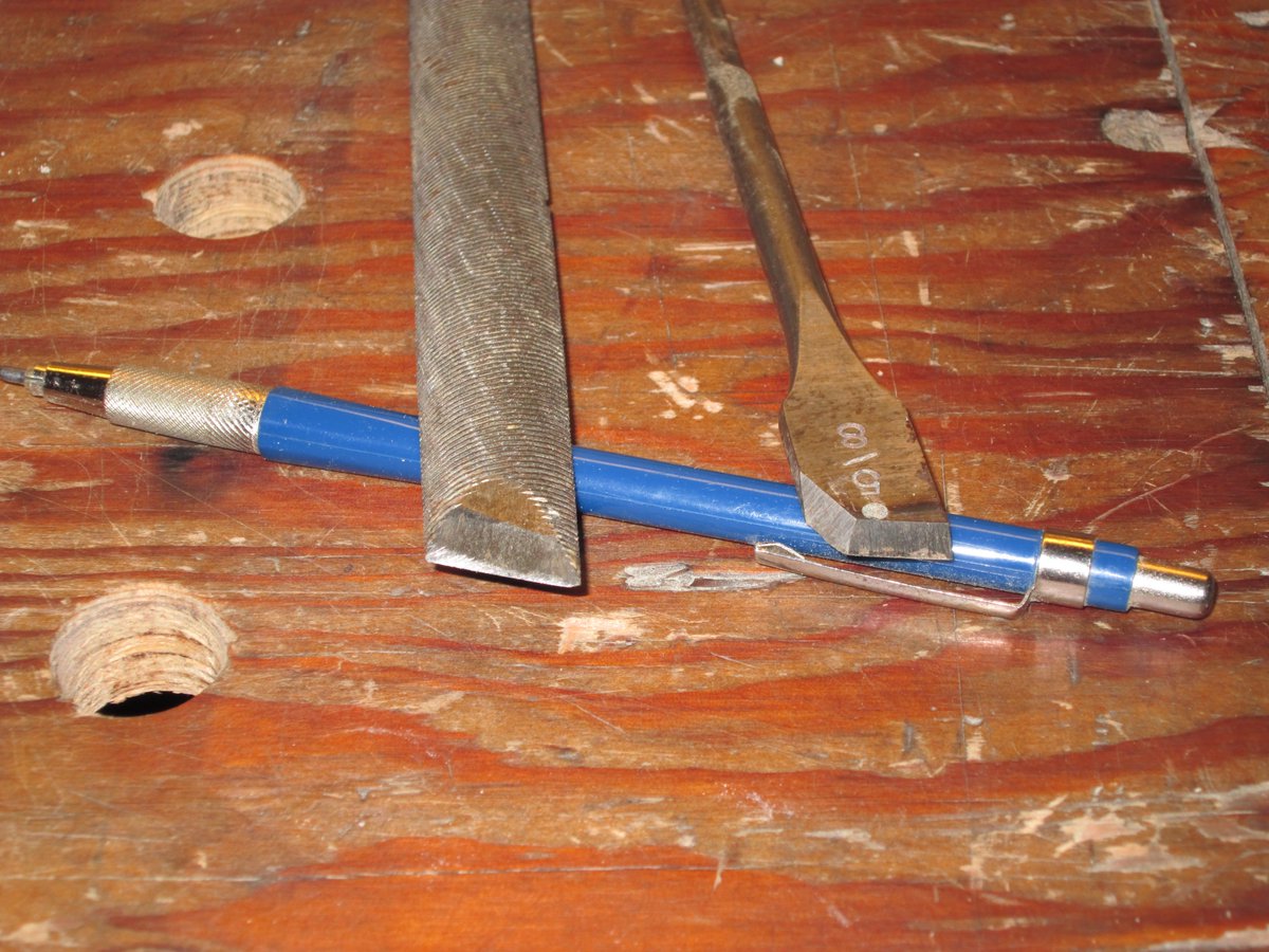 benchplane1958's tweet image. #ShopHack Old files &amp;amp; worn out spade bits can  be turned into great chisles &amp;amp; scrapers #Woodworking #Repurpose