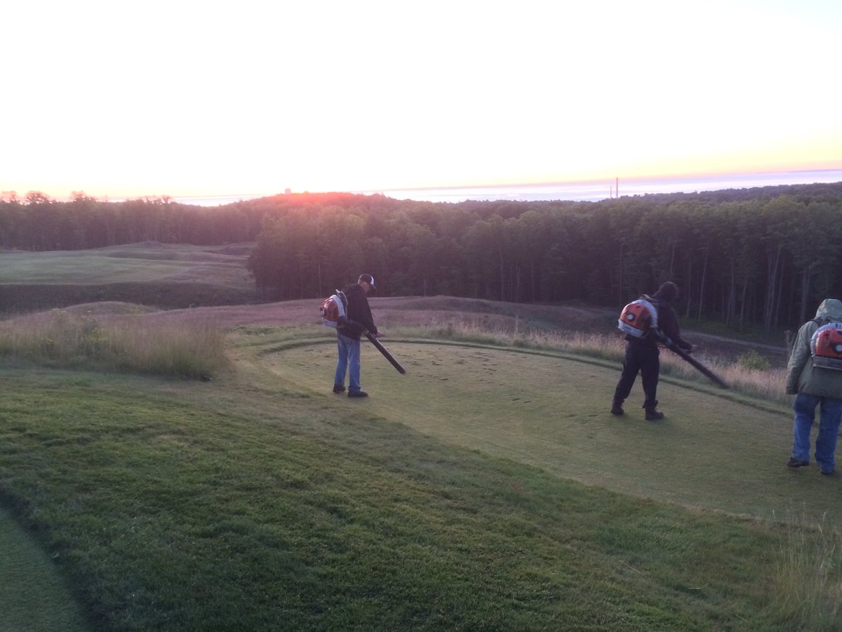 MarquetteGolf's tweet photo. Vertical mowing tees today on #Greywalls #thatchcontrol https://t.co/F7YTgEmEUD