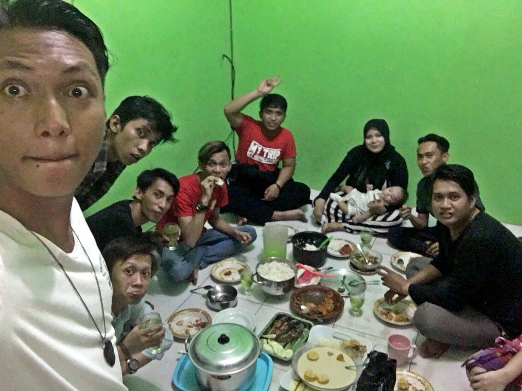 Tetap menjalin silaturahmi bukber bareng keluarga besar pelangi at basecame pelangi samarinda