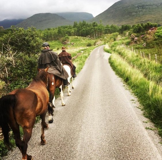 wildatlanticway's tweet photo. What an adventure! German photographer Florian Wagner is travelling along the #WildAtlanticWay on Horseback! https://t.co/qQ2x08Xq7z