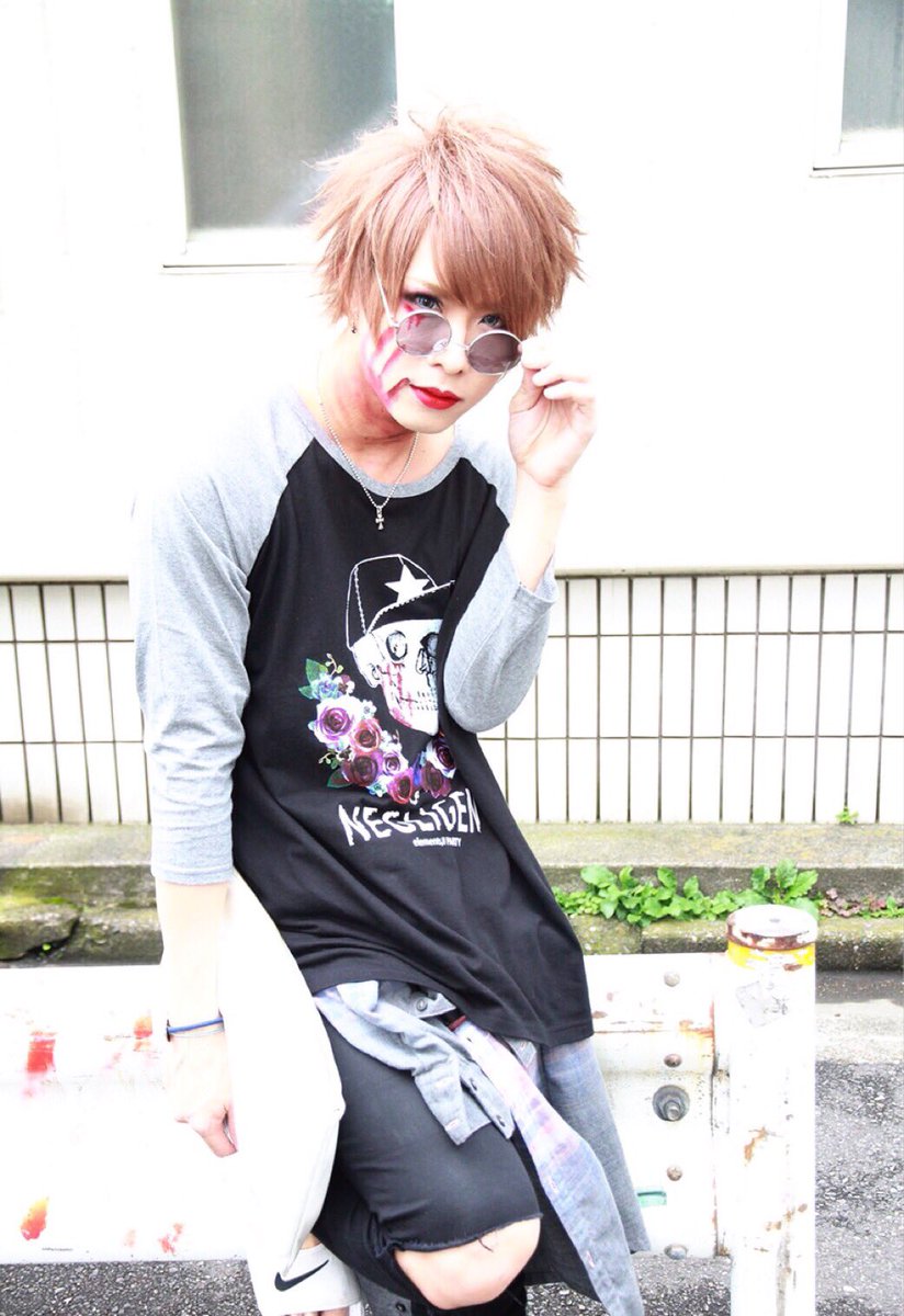 Zombie 奏多 かなた V Twitter サイズもちょいゆったりで着やすいと思います ラグランtシャツ欲しかったので 今回こういう機会与えてもらえて嬉しかった これ着てライブこよ ちなみに数少ないので欲しい方は本当お早めに O