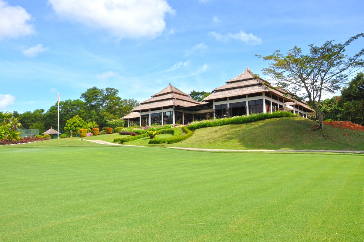Banyan_Tree's tweet photo. #LagunaGolfBintan: Newly renovated &amp; opening in July! Unlimited golfing while you stay. https://t.co/rbzLMWCLsZ https://t.co/36hQXh81jV