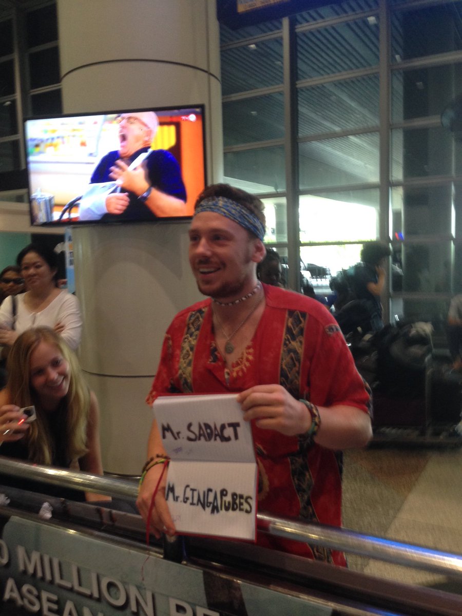 Ayresy1's tweet photo. Met at the airport by this 😂 https://t.co/0MYcp7dtDk