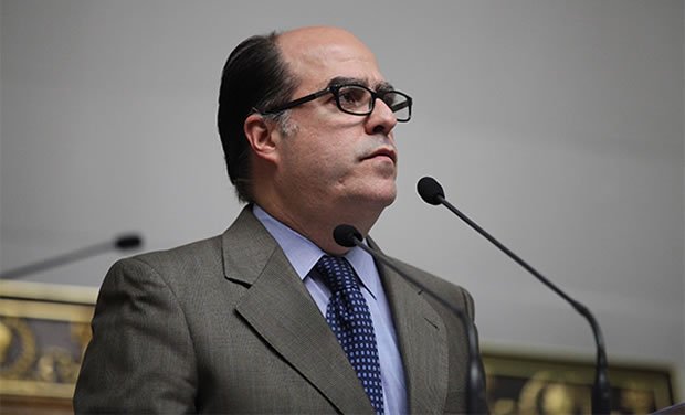 NorisSotoF's tweet photo. RT DocentesPueblo: #JulioBorgesFARSANTE apátrida, lame botas imperialista https://t.co/dVszI704hw