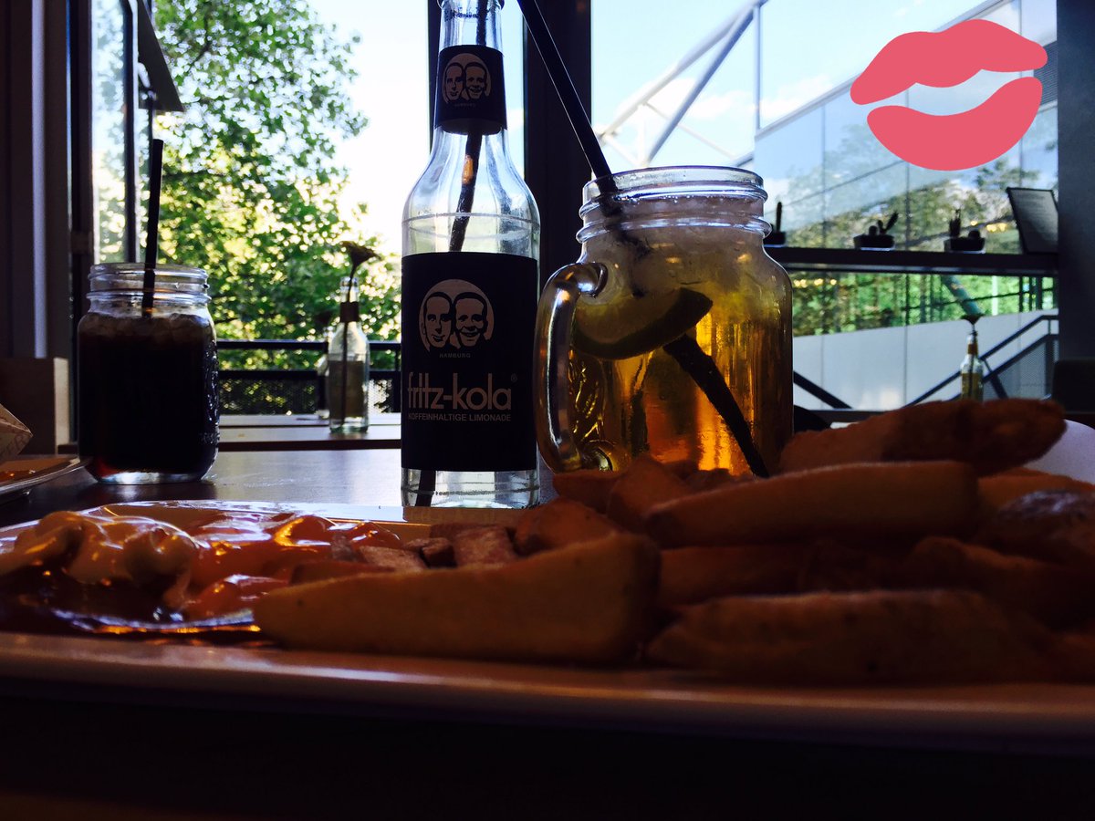 FG_Clarx's tweet photo. was eating  in vienna by le burger was so nice 😍😍😋 https://t.co/tArqkL0DAD
