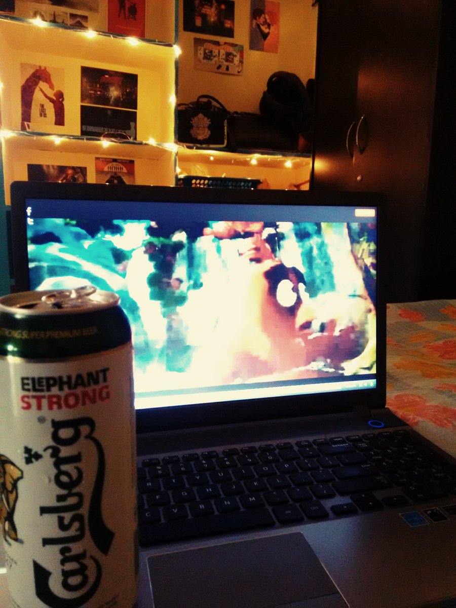 narcissistbabe's tweet photo. It's a lazy, damp Tuesday. So this is what WFH entails. #workingfromhome #bunkingwork #AngryBirdsMovie #Carlsberg https://t.co/hjeHnQbW6a