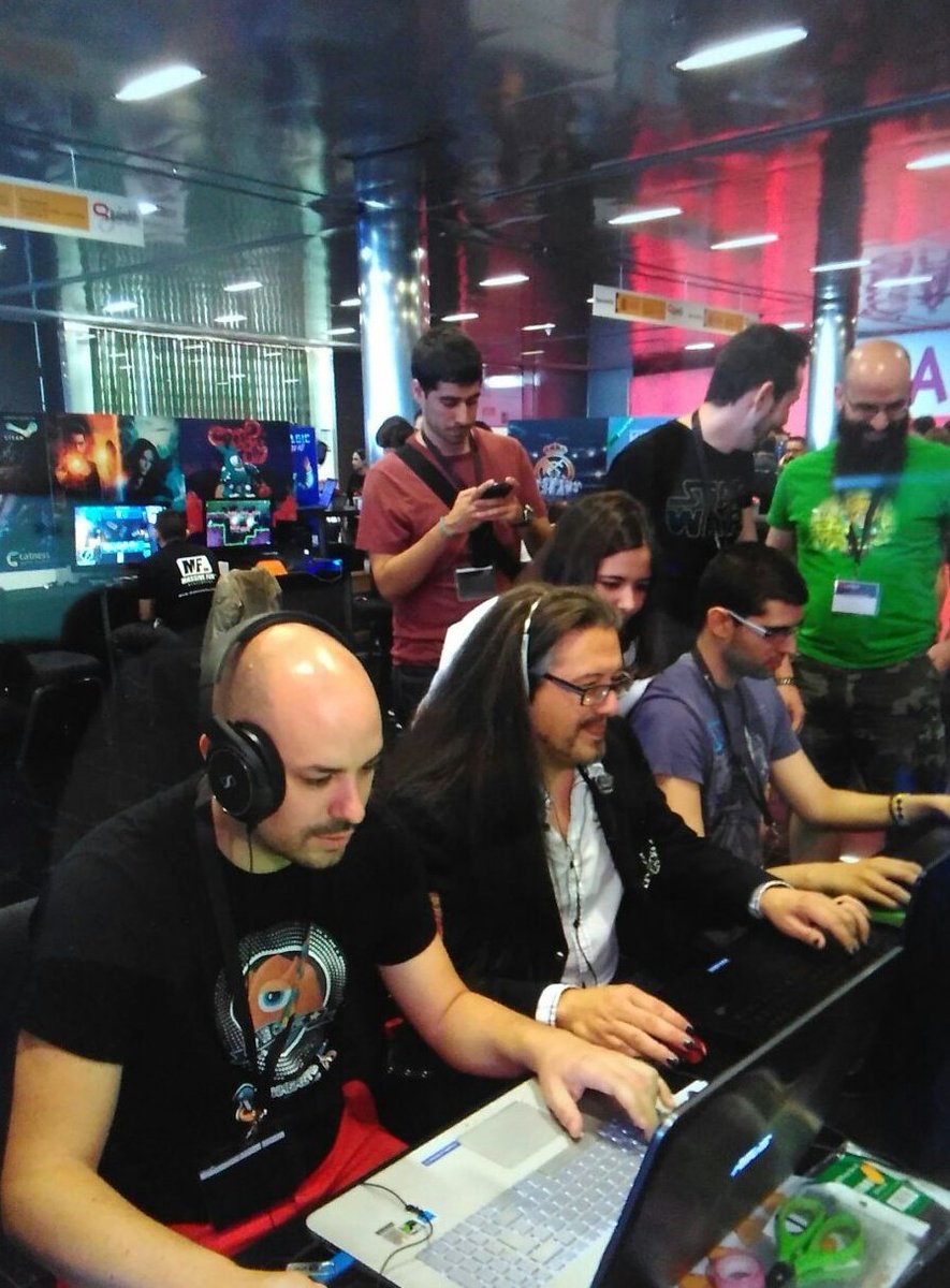 VillAlien's tweet photo. #VillAlien was played by John Romero and Gonzo Suárez #gamelab16 Download it in our web and check it out! @gamelab https://t.co/WVts8I9Y0s