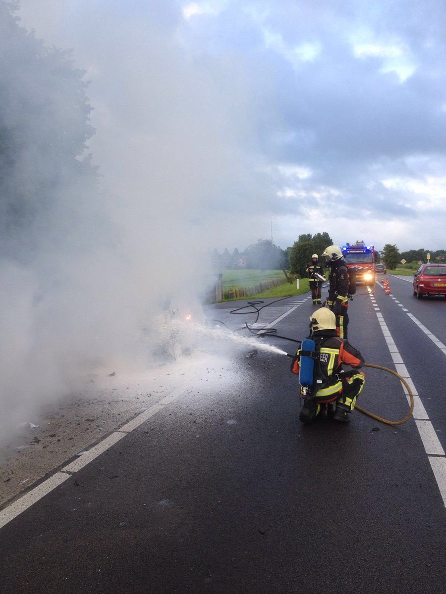 Vanmorgen een Voertuigbrand op de Gemeneweg te Hazerswoude Dorp!