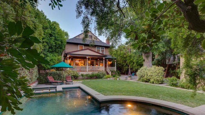 lahomebeautiful's tweet photo. #LAHomeBeautiful in Los Feliz from @EastSideAgentLA https://t.co/LvNmtwfyov