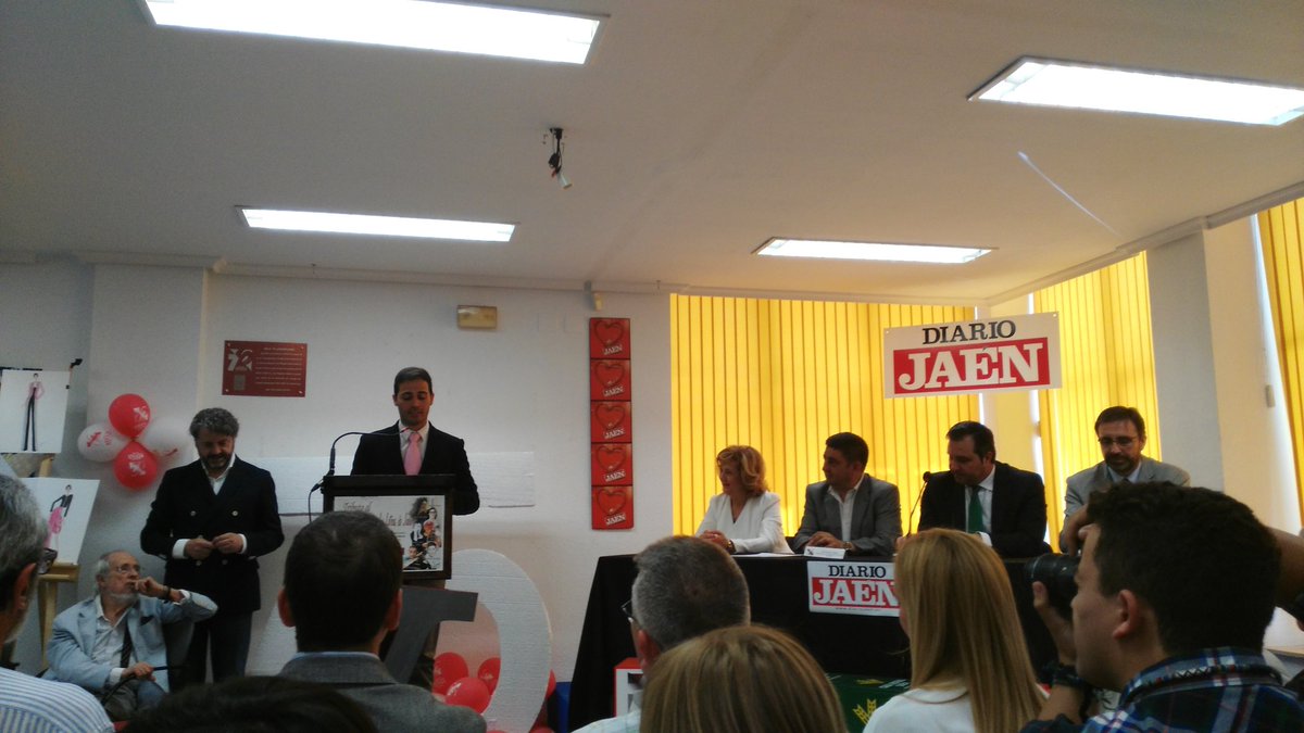 LagrimasdMaria's tweet photo. Acompañando a nuestro Director en la entrega de premios del Diario Jaén!
Enhorabuena!! https://t.co/OAjT9WaEL6