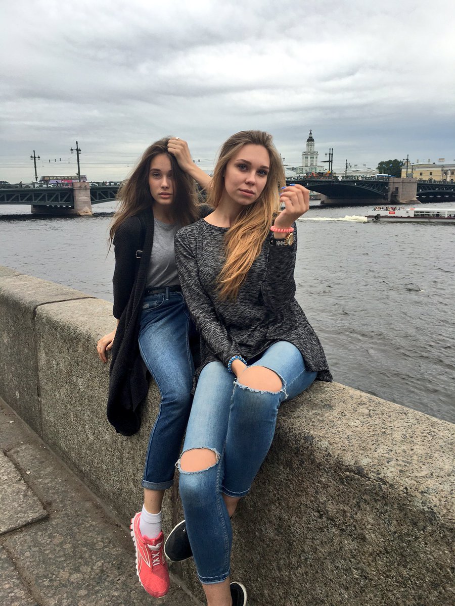 churkinanika's tweet photo. Пол года ждала любимую и наконец свершилось!!! Жаль, что всего на 2 денька... #Summer #SPB @nice_devil_ https://t.co/axMyHTAKbn
