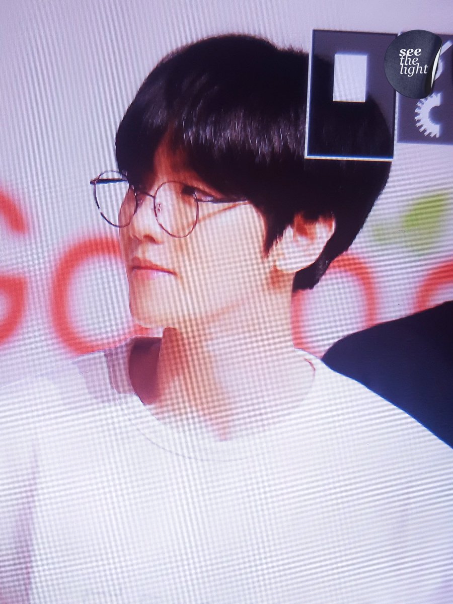 19920506com's tweet photo. 160629 gaejonye.........솔직히 이쯤되면 흰색 백현 위해 존재하는 색이라고 봐야;;;;;;; https://t.co/2evH3NtTvu