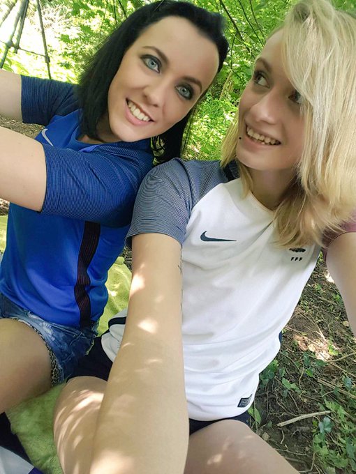 Bisous mes ch&eacute;ris en direct avec @Alexia_Chuck pour @ConcordeSexy      vous voulez toujours gagner nos<a class="tags" target="_blank" title="On Twitter" href="/?out=eyJ0eXAiOiJKV1QiLCJhbGciOiJIUzUxMiJ9.eyJpYXQiOjE3MjExNTc1NTksImlzcyI6InR3cG9ybnN0YXJzLmNvbSIsIm5iZiI6MTcyMTE1NzU1OSwiZXhwIjoxNzUyNjkzNTU5LCJyZWRpcmVjdF91cmwiOiJodHRwczovL3R3aXR0ZXIuY29tL0FsZXhpYV9DaHVjayJ9.IfKyC06MpFpSqmzHndI8TKYK6xPKzMNxkSTzuCPO1uJ5unOUPoM3Z_qtD-tQOGaF_gdEiF6Lzjp0K37y5sM31w">@Alexia_Chuck</a><a href="/tag/ngot"class="tags"><span>#ngot</span></a><a href="/tag/pornart"class="tags"><span>#pornart</span></a><a href="/tag/y44"class="tags"><span>#y44</span></a>