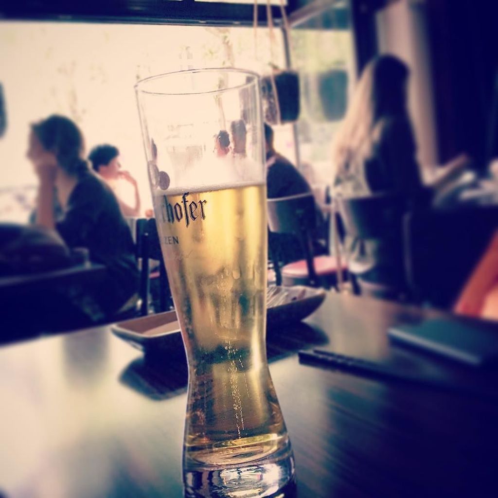 Bayardflorian's tweet photo. Drinking in Berlin #berlin #drink #travel #beer #weizenbier #schofferhofer #ghut https://t.co/8M5Roynnp6 https://t.co/KXCirrIsQh