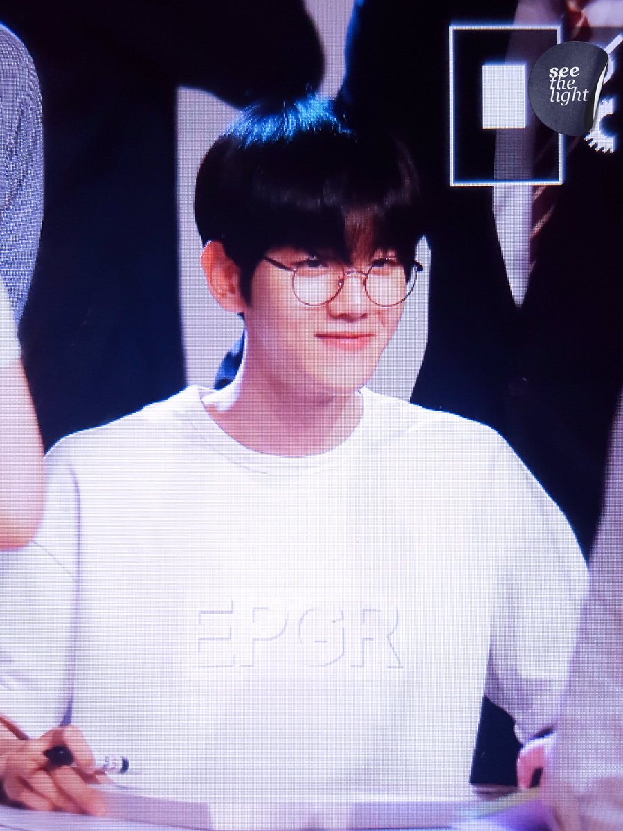 19920506com's tweet photo. 160629 얼굴로 트리위저드 우승할 상..........귀여움으로 기숙사 점수 플러스 받을상이야...... https://t.co/MghlAYKzXS