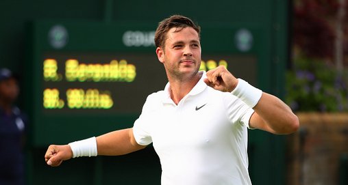 BBCSport's tweet photo. If you want to continue watching #Wimbledon head to @BBCTwo now.  

https://t.co/RFLKxTLkut #Wimbledon https://t.co/bCMGbjWEcd