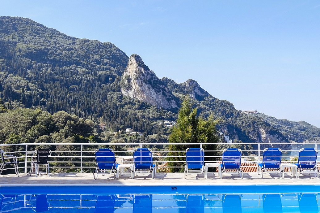 HotelBlogr tweet picture