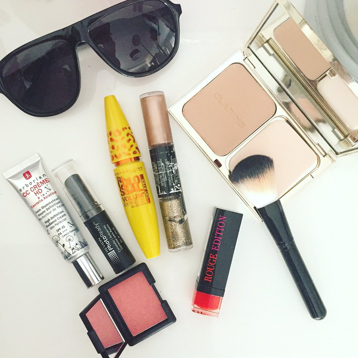 EmmaLaplace's tweet photo. 💄 #MakeupOftheDay 💄 
Avec #erborian #clarins #bourjois #nars #gemey #makeupforever #revlon @opticiensatol #atol 🌟 https://t.co/2r1dT8Nb7l