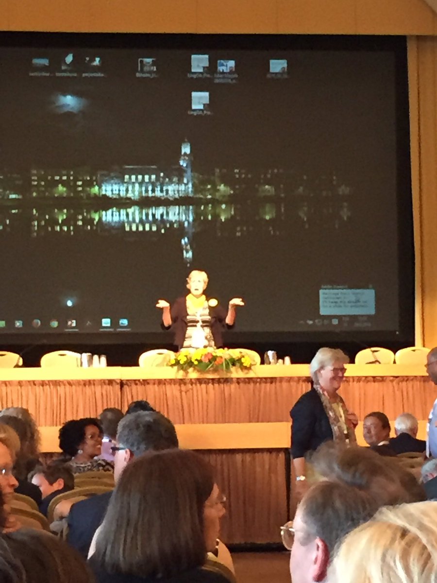 Heli dirigerar fotograferingen! 👍🏼 #Liber2016