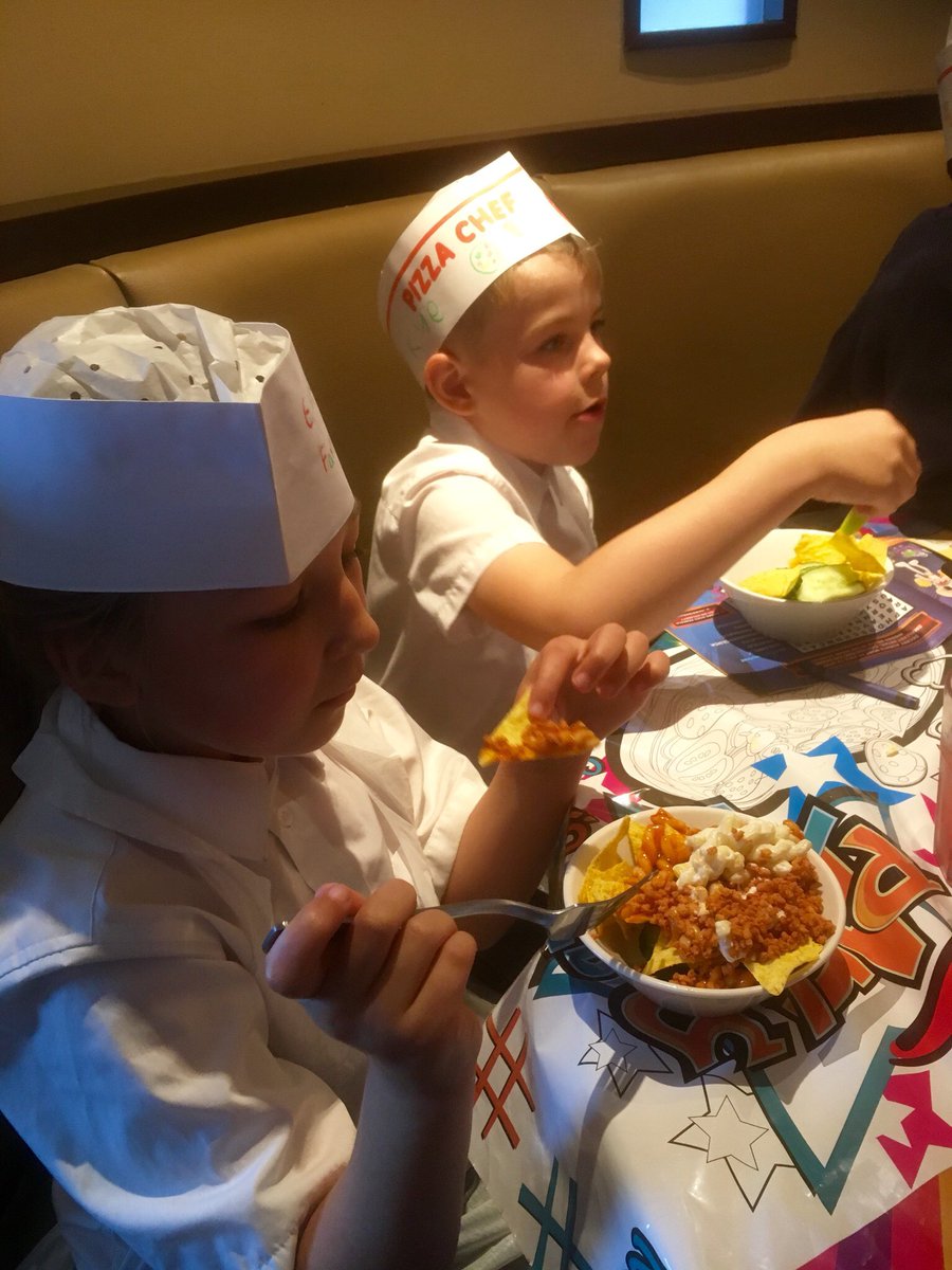 grangecpschool's tweet photo. What a great experience! #pizzachefs #pizzahut https://t.co/4XMgMJ8kpf