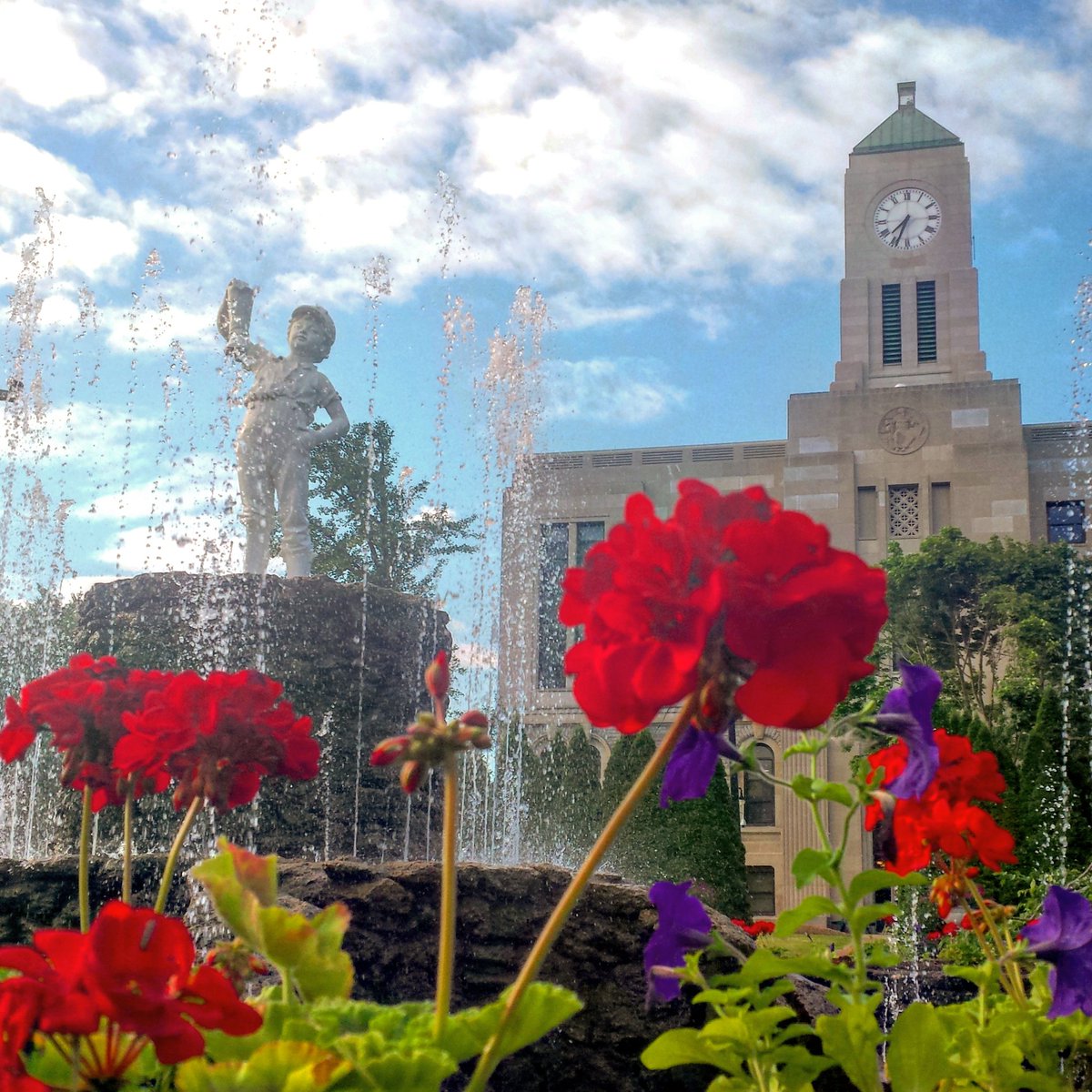 garymussell's tweet photo. Started my day with a park walk! #washingtonpark #fountain #boywiththeboot #sandusky #ohio #lakeerielove https://t.co/M3bwOdh2ir